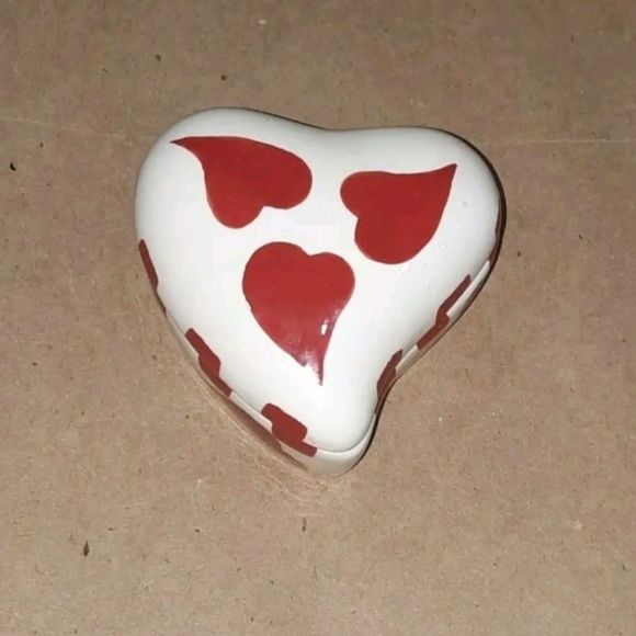 Red And White Heart Shaped Trinket Box - Picture 1 of 9